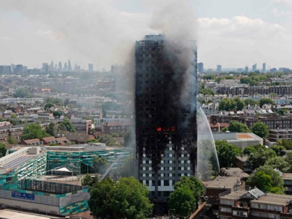Al menos 6 muertos y numerosos desaparecidos por el incendio en Londres