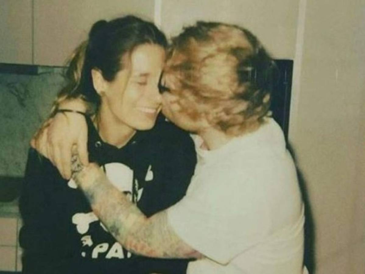 Ed Sheeran podría haberse casado en secreto con su novia, Cherry Seaborn