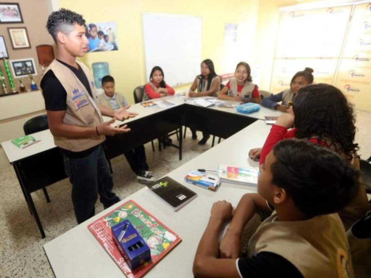 El pequeño reportero que honra a la colonia Villa Nueva de Tegucigalpa