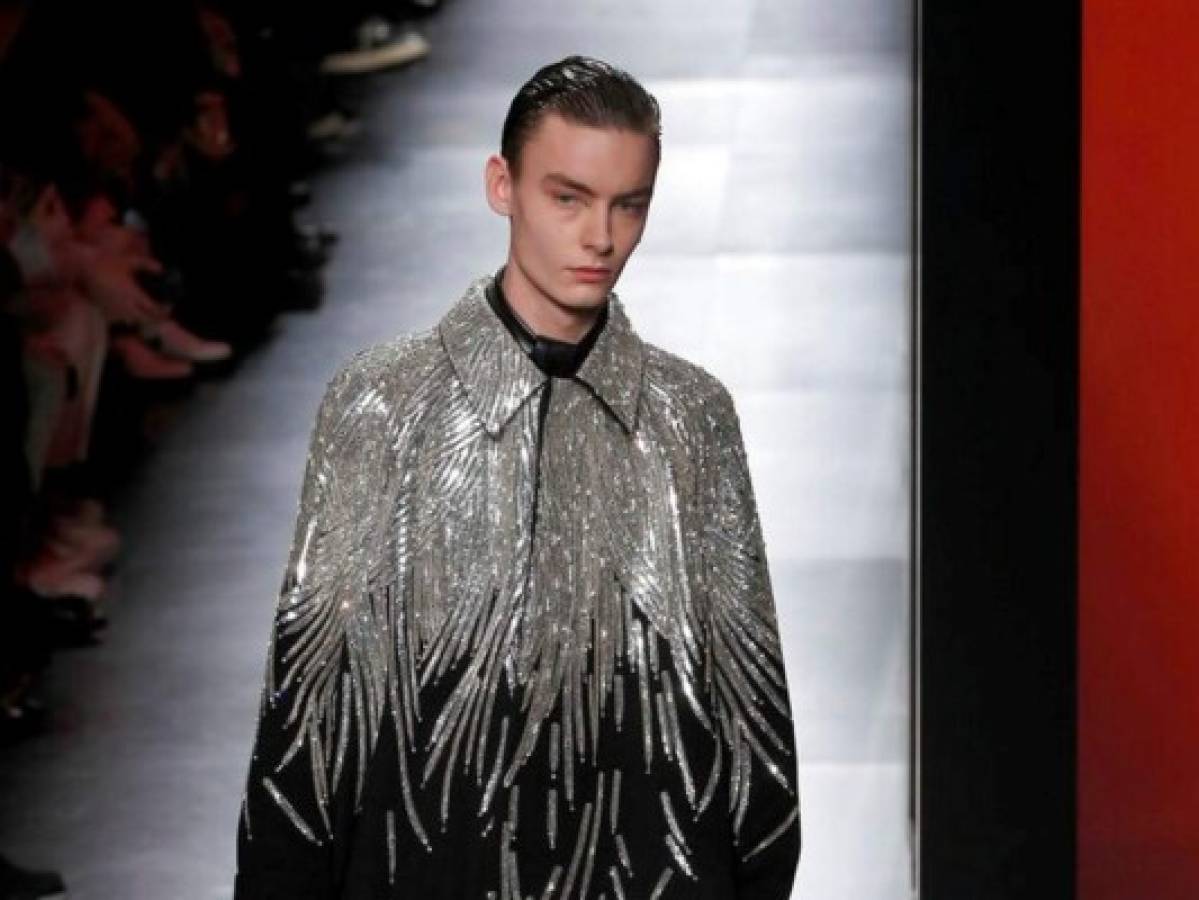 Dior causa revuelo con su colección para caballeros en París
