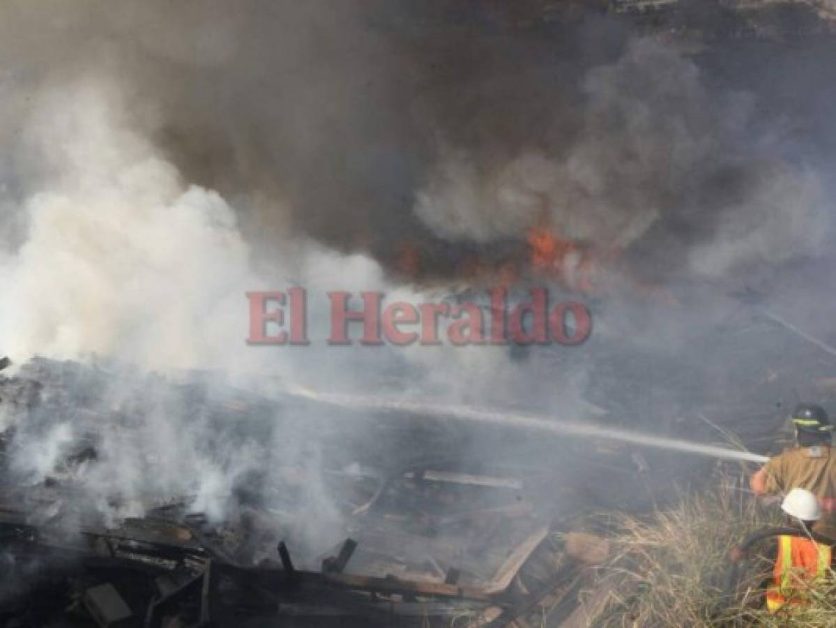 Incendio consume taller mecánico en anillo periférico de la capital de Honduras