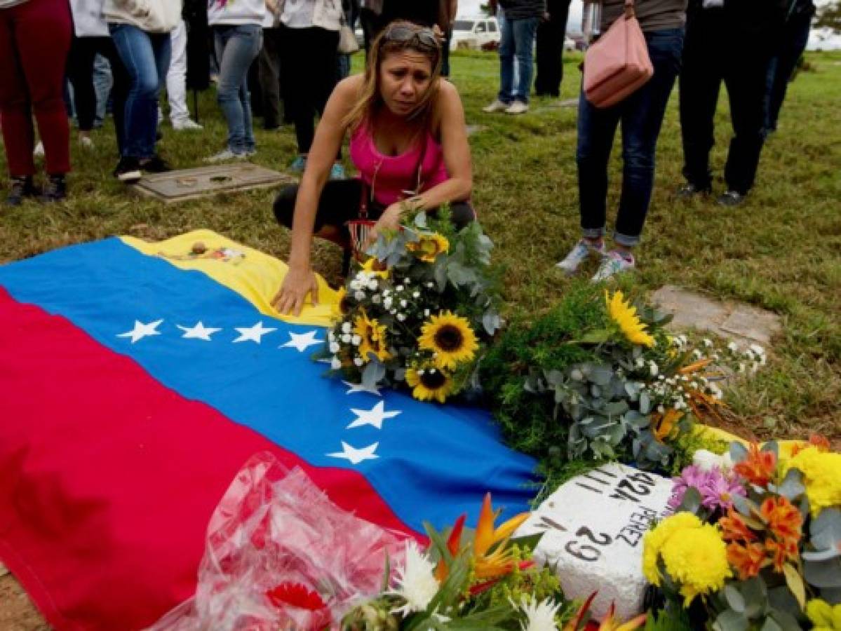 Entierran a piloto rebelde Óscar Pérez en Caracas, Venezuela