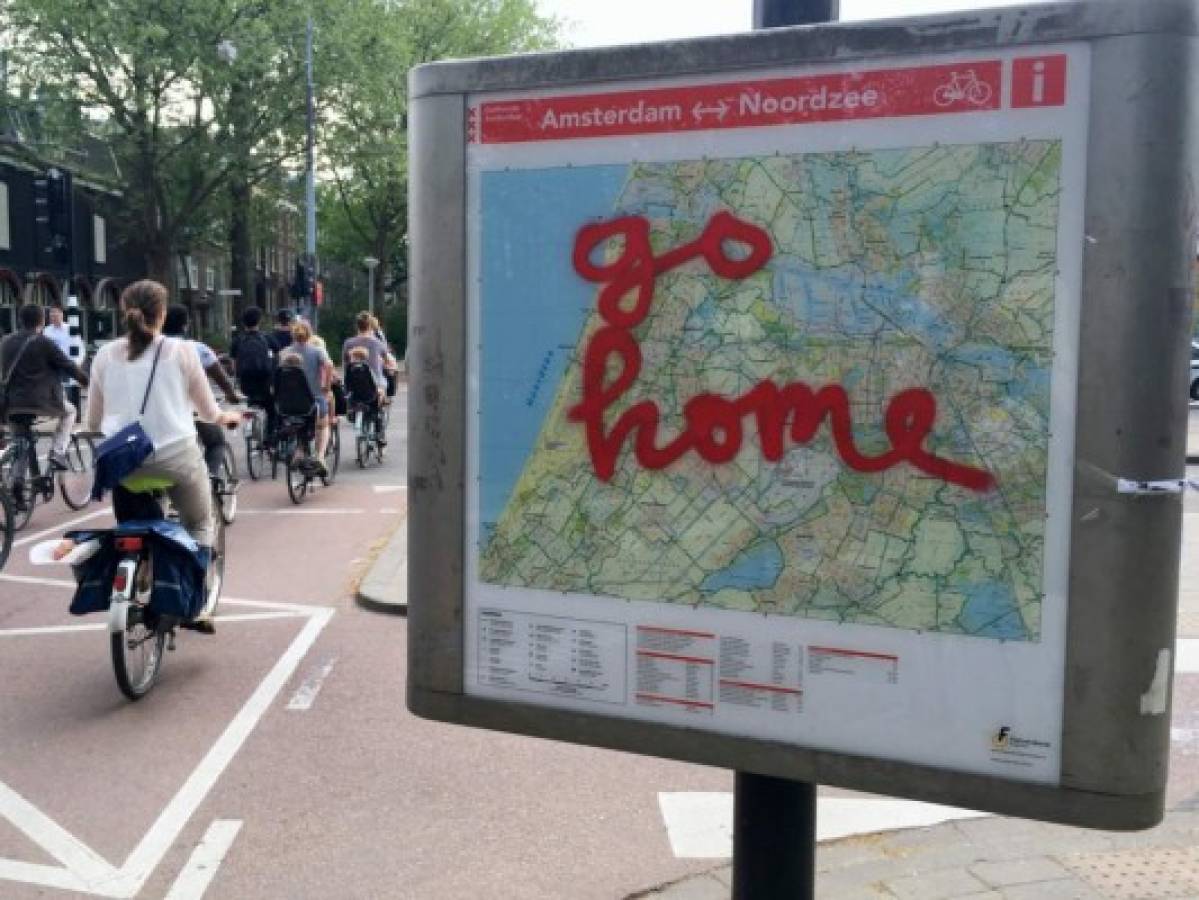Amsterdam busca ideas para combatir exceso de turismo