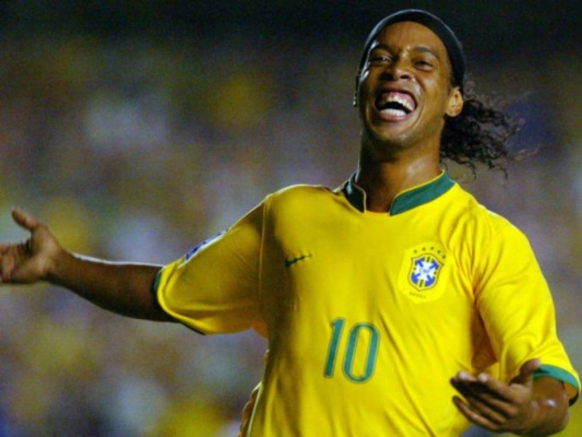 Se atrasó el vuelo que trae a Ronaldinho hacia Honduras