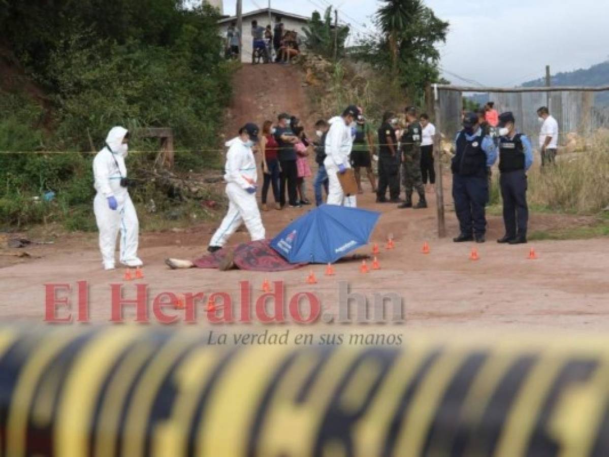 En cancha de fútbol asesinan a joven en colonia La Travesía de la capital