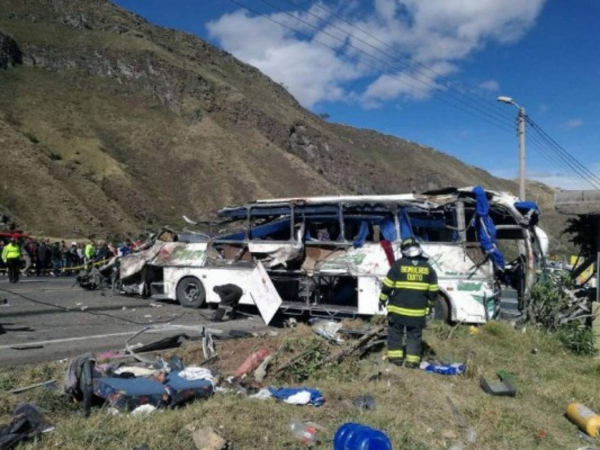 Colombia desbarata red que envió droga en bus accidentado en Ecuador  