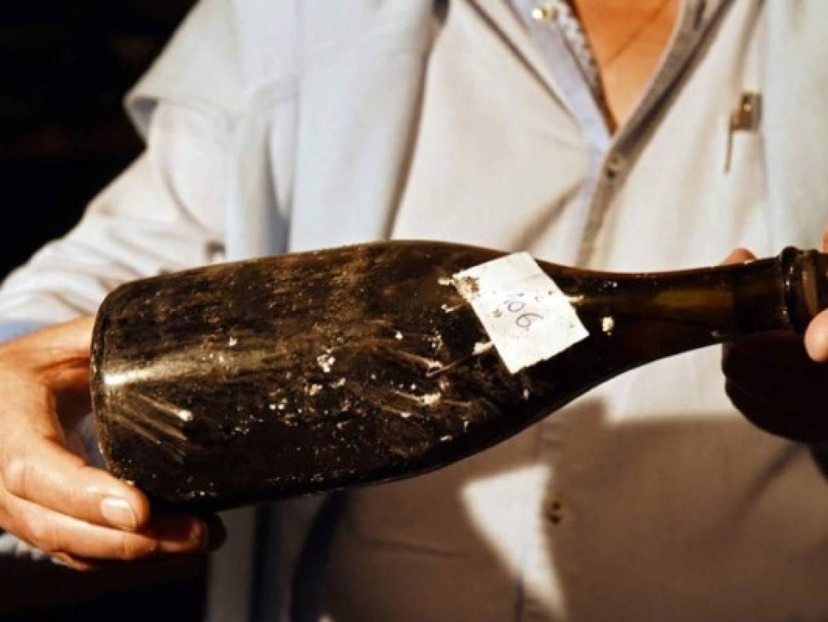 Una botella de vino cosecha 1774 alcanza en subasta los 103,700 euros  