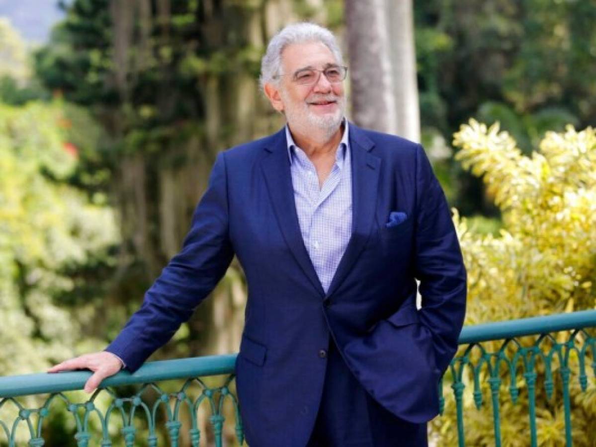 Plácido Domingo renuncia a dirigir Ópera por acusaciones de acoso sexual