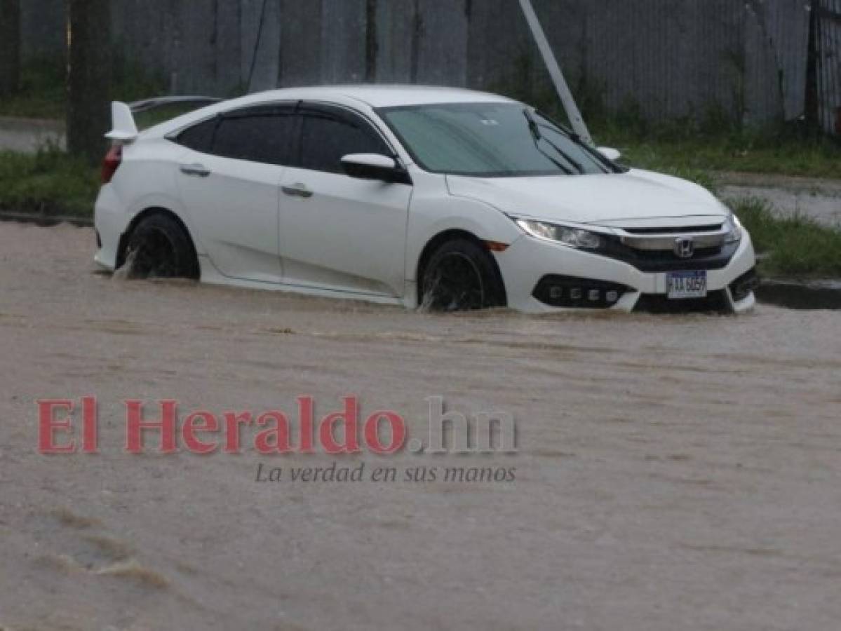 Caos, colapso vial y deslizamientos dejan lluvias en la capital de Honduras