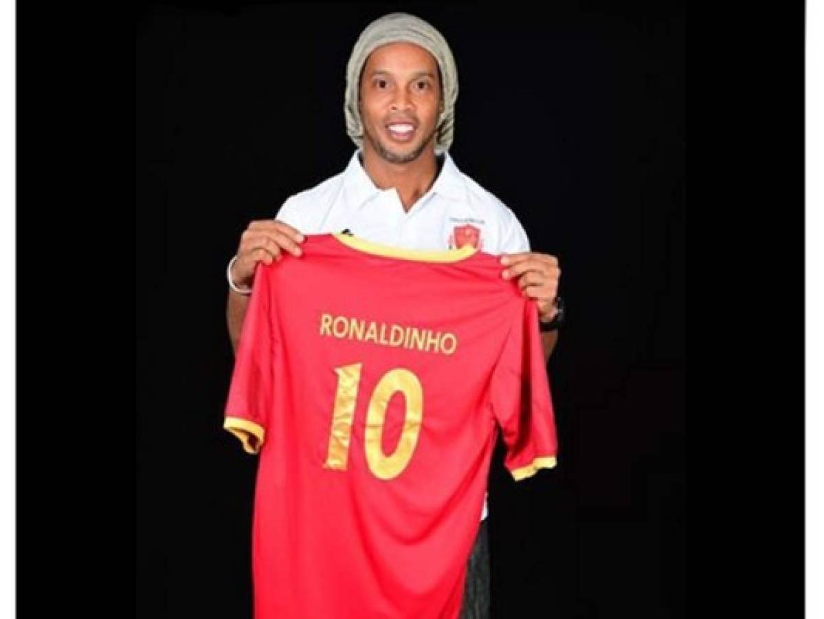 Video: ¡Ronaldinho anuncia su regreso a México!