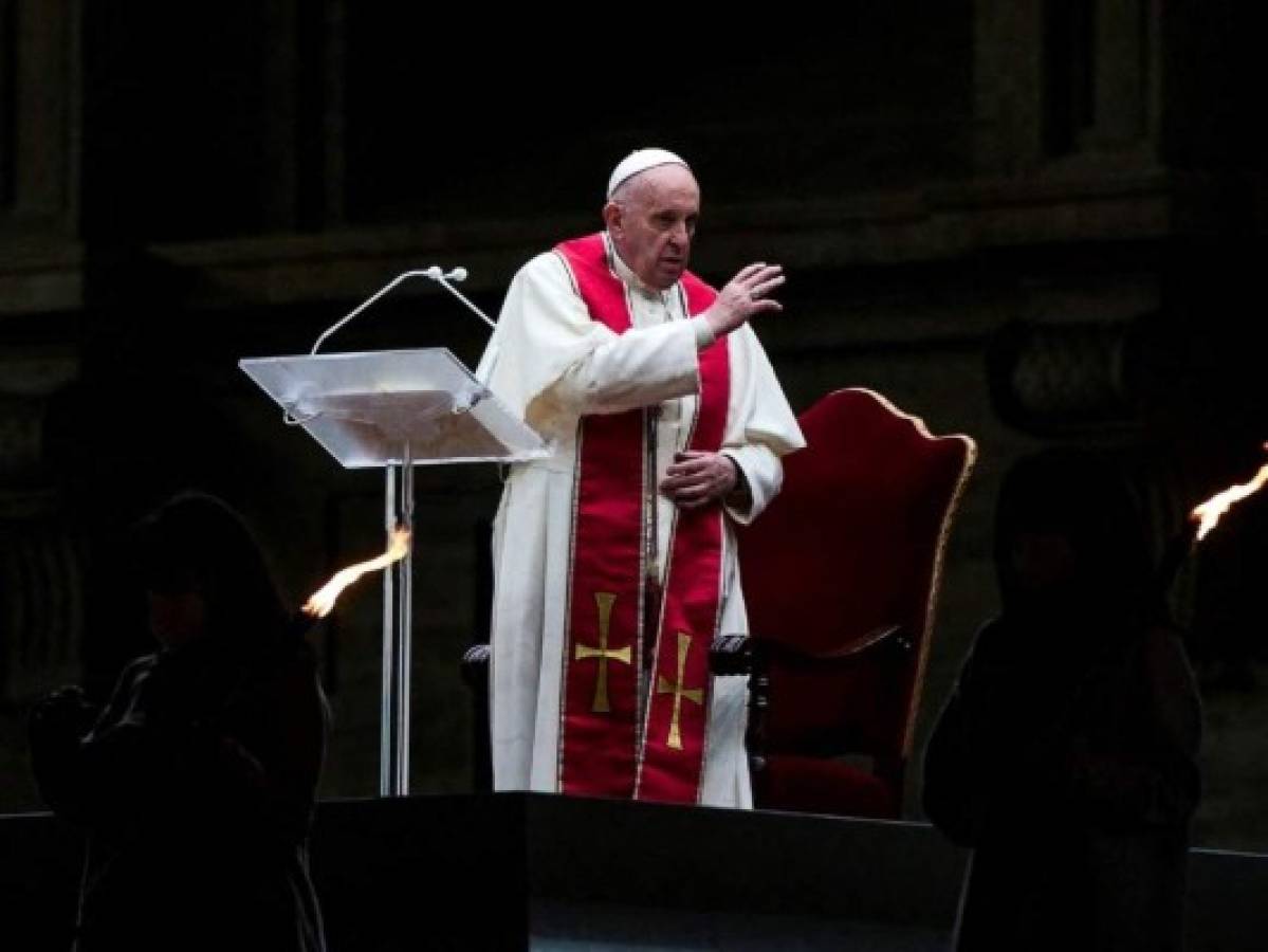 Con testimonios de niños, papa Francisco celebró el Vía Crucis en el Vaticano