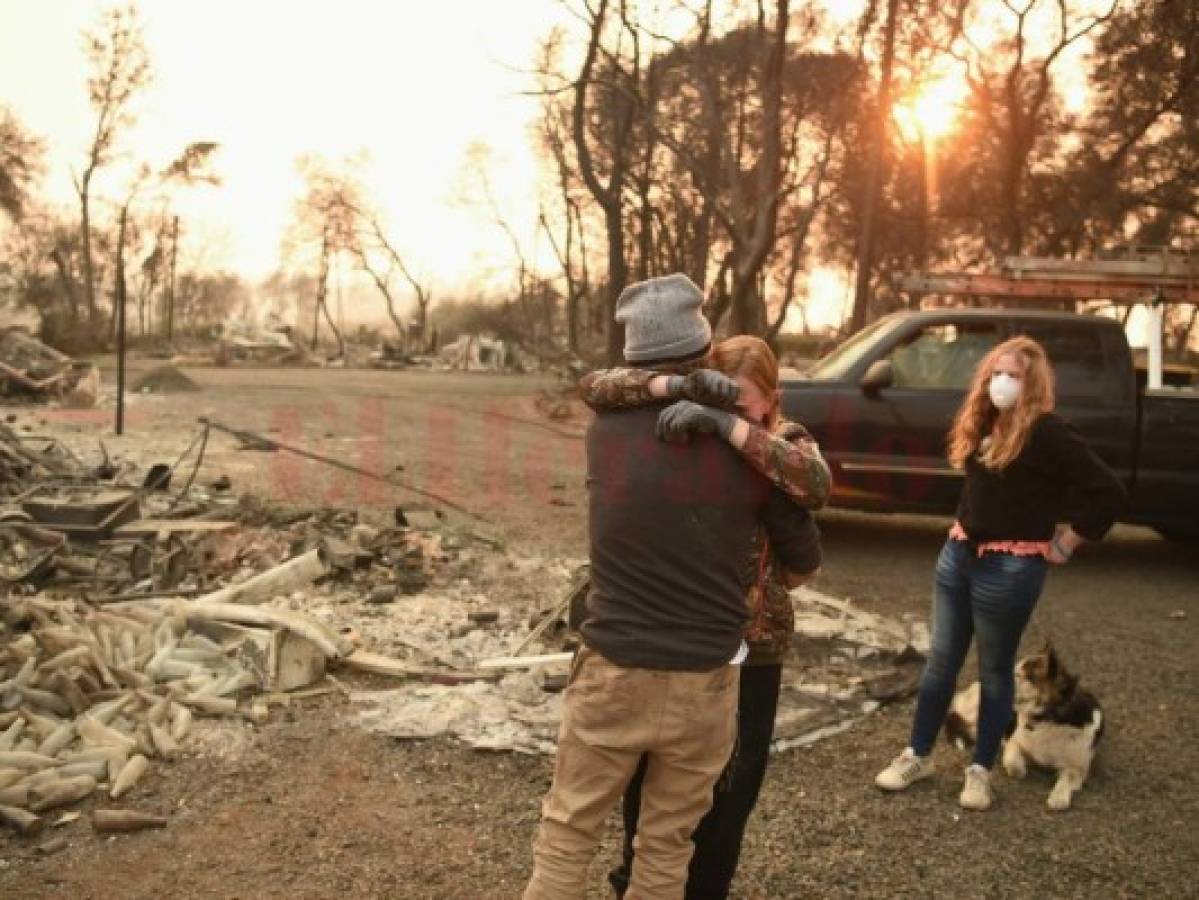 Vigilia por los 77 muertos que dejó incendio en California  