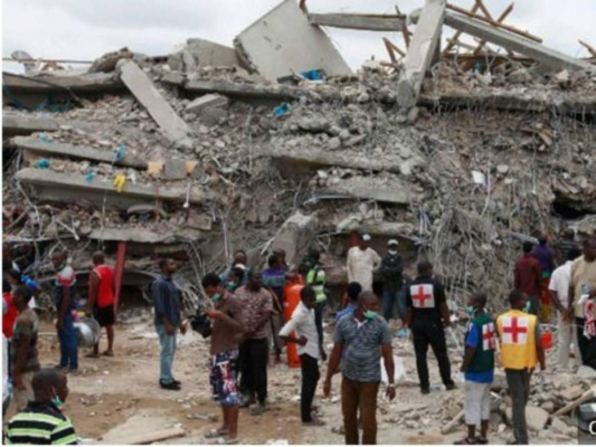 Cae techo de iglesia en Nigeria; hay al menos 60 muertos