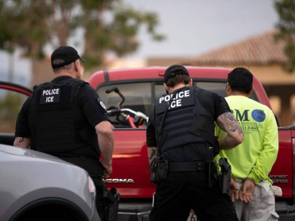 Trump amplía autoridad para deportar migrantes rápidamente