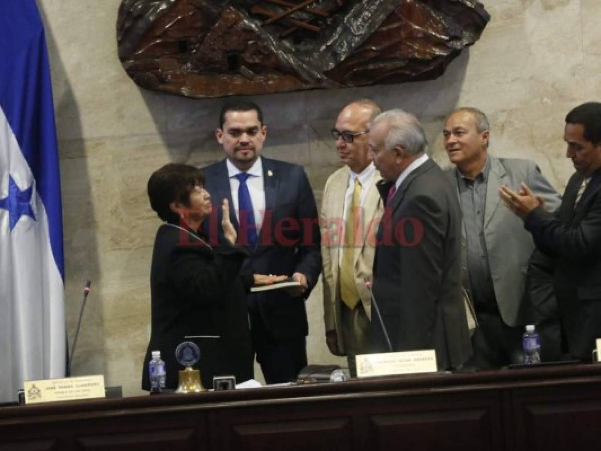 Eligen y juramentan a Lidia Estela Cardona como nueva procuradora general de la República