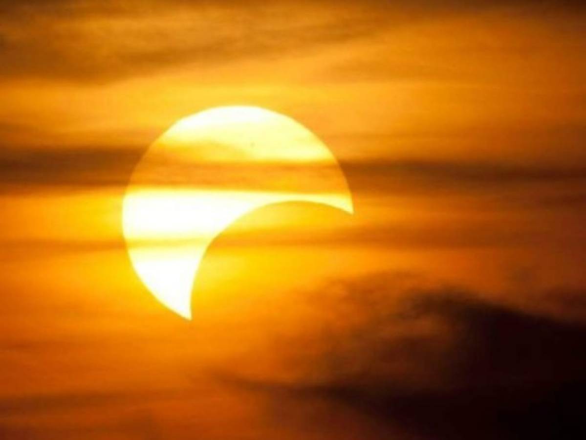 Las advertencias de la NASA para ver el eclipse solar el próximo 21 de agosto