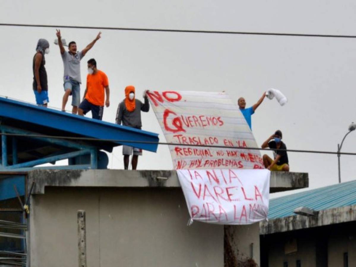 Policías son atacados a balazos en cárcel de Ecuador tras motín con 118 muertos