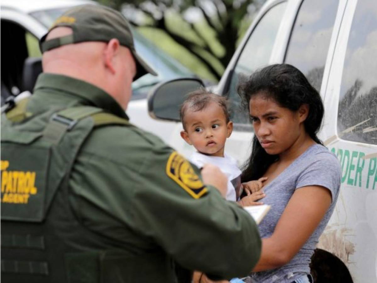 Niños migrantes empiezan a ser reunidos con sus padres en Estados Unidos