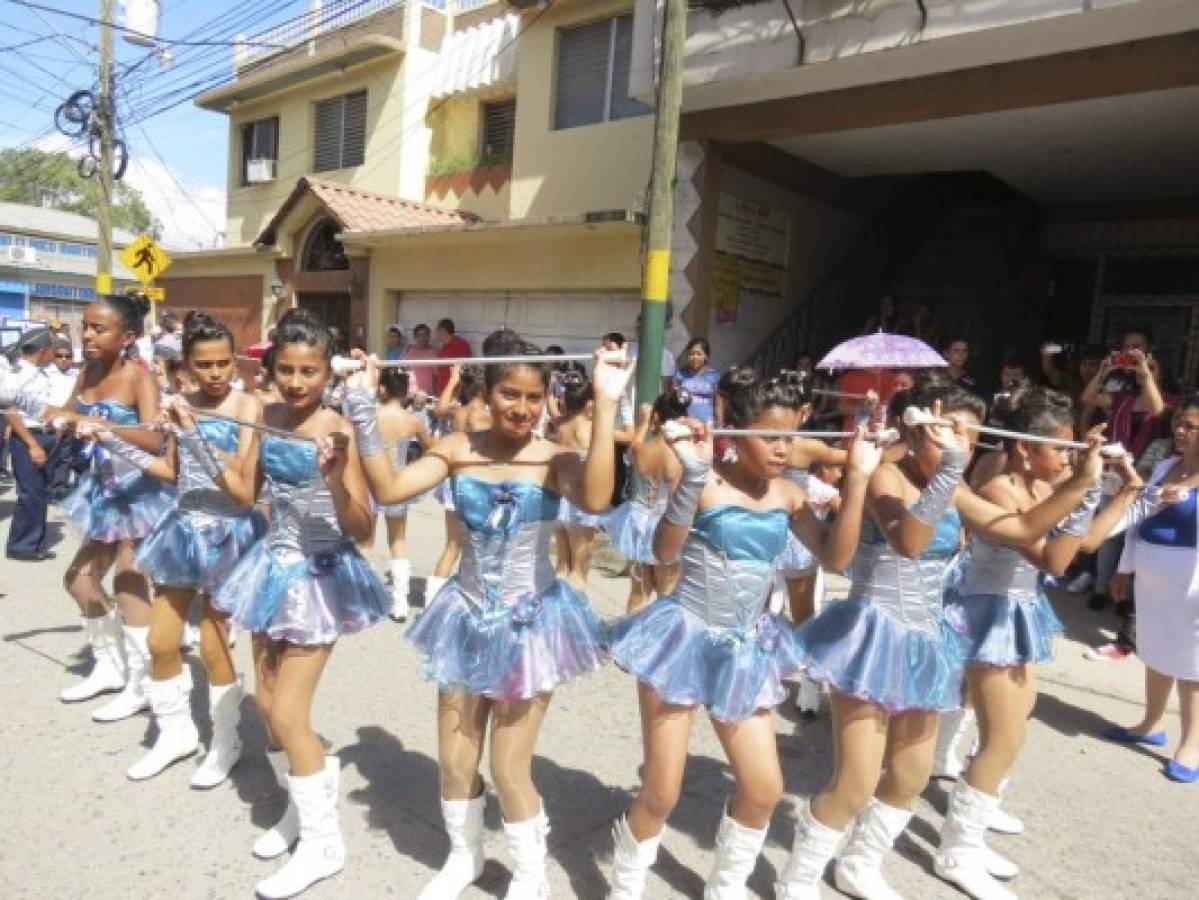 Alumnos de básica piden paz en las marchas de Comayagua