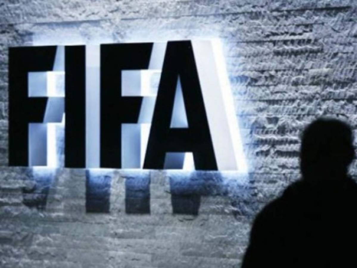 Escándalo FIFA: Exbanquero argentino culpable de enviar sobornos a Grondona  