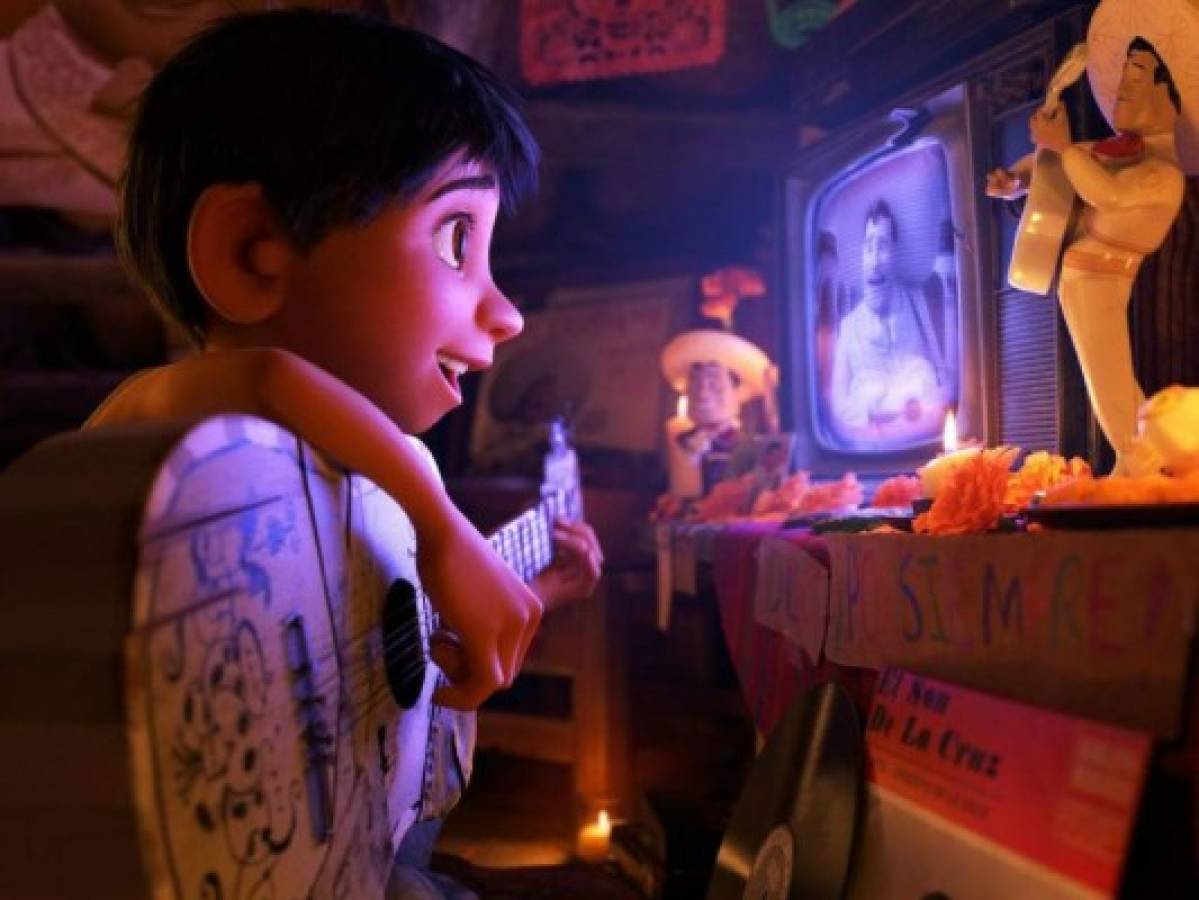 García Bernal, LaFourcade y Miguel cantarán tema de 'Coco' en el Óscar  