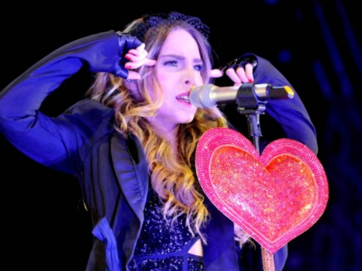 Belinda molesta porque le piden que cante el 'Sapito”