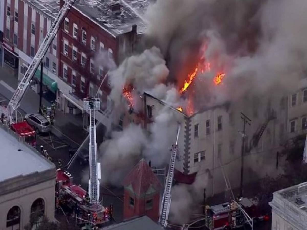 Vídeo: Edificio colapsa tras pavoroso incendio en Dover, Nueva Jersey 