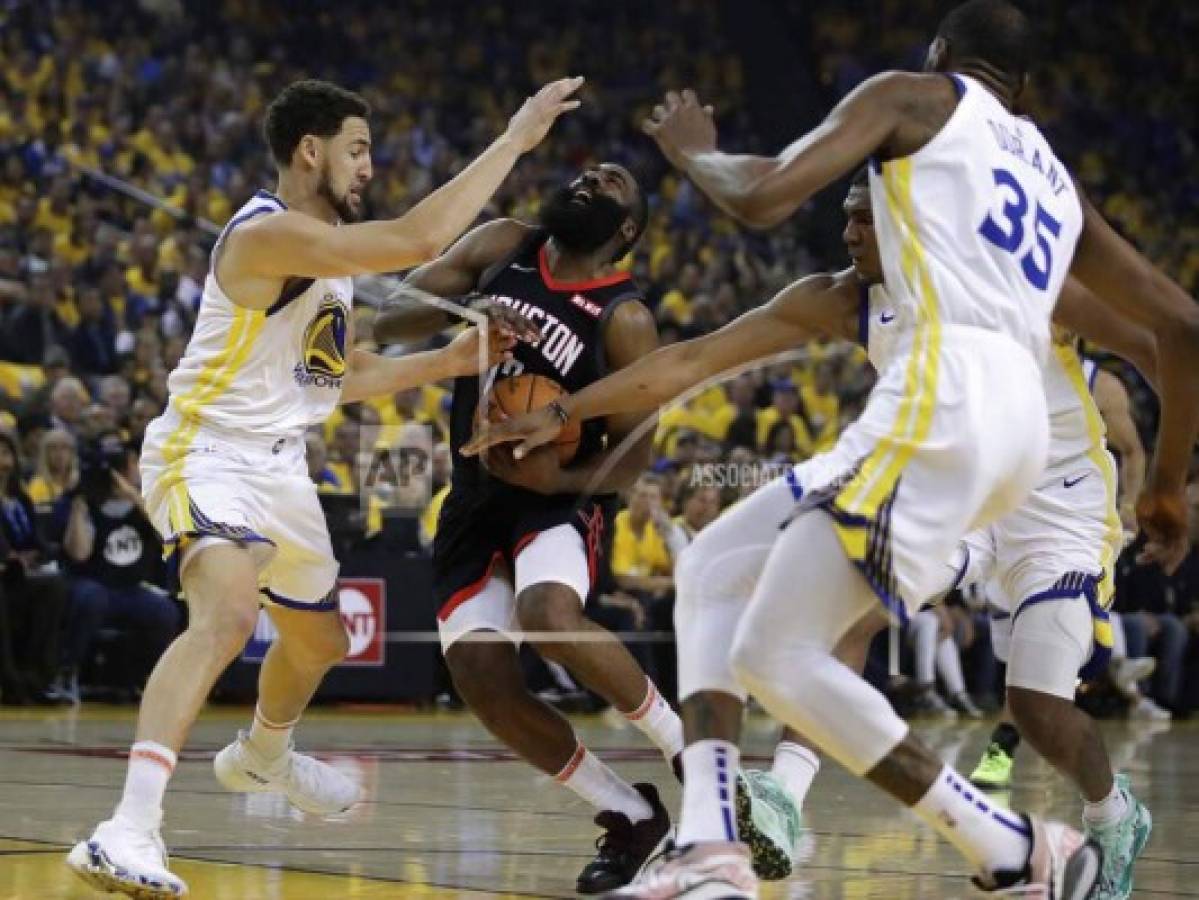 Warriors derrotan a Rockets pese a una lesión de Durant