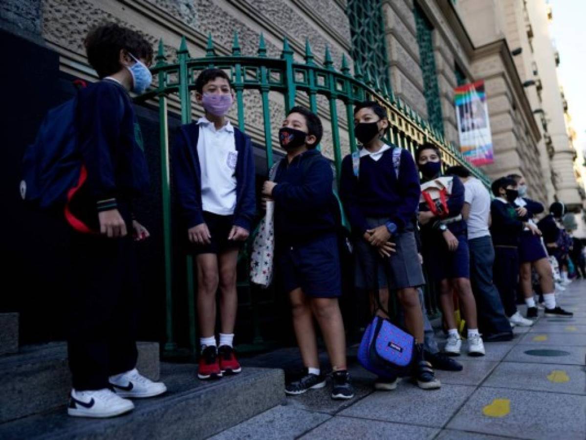 Escuelas abren en Buenos Aires en medio de la polémica por pandemia