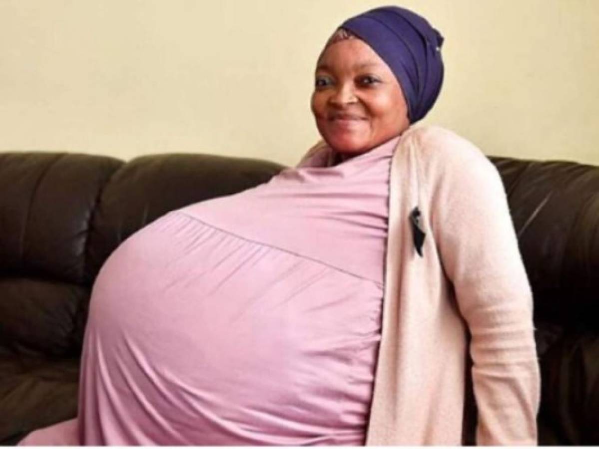 Sudáfrica: Mujer da a luz a 10 bebés en un solo parto y bate nuevo récord