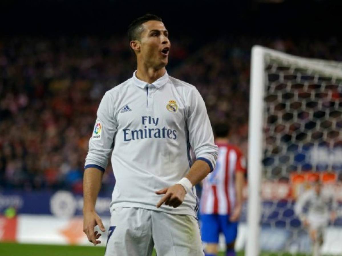 La actuación de Ronaldo fue dura para el Atlético, que sufrió la goleada en el último derbi madridista en el Calderón
