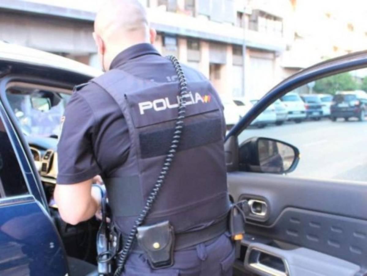 Capturan a hondureña tras acuchillar a su pareja en España