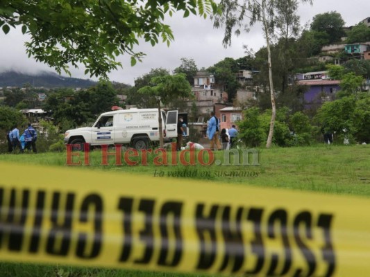 Los cuerpos fueron encontrados al amanecer en un área verde cerca de la colonia Villa Nueva.