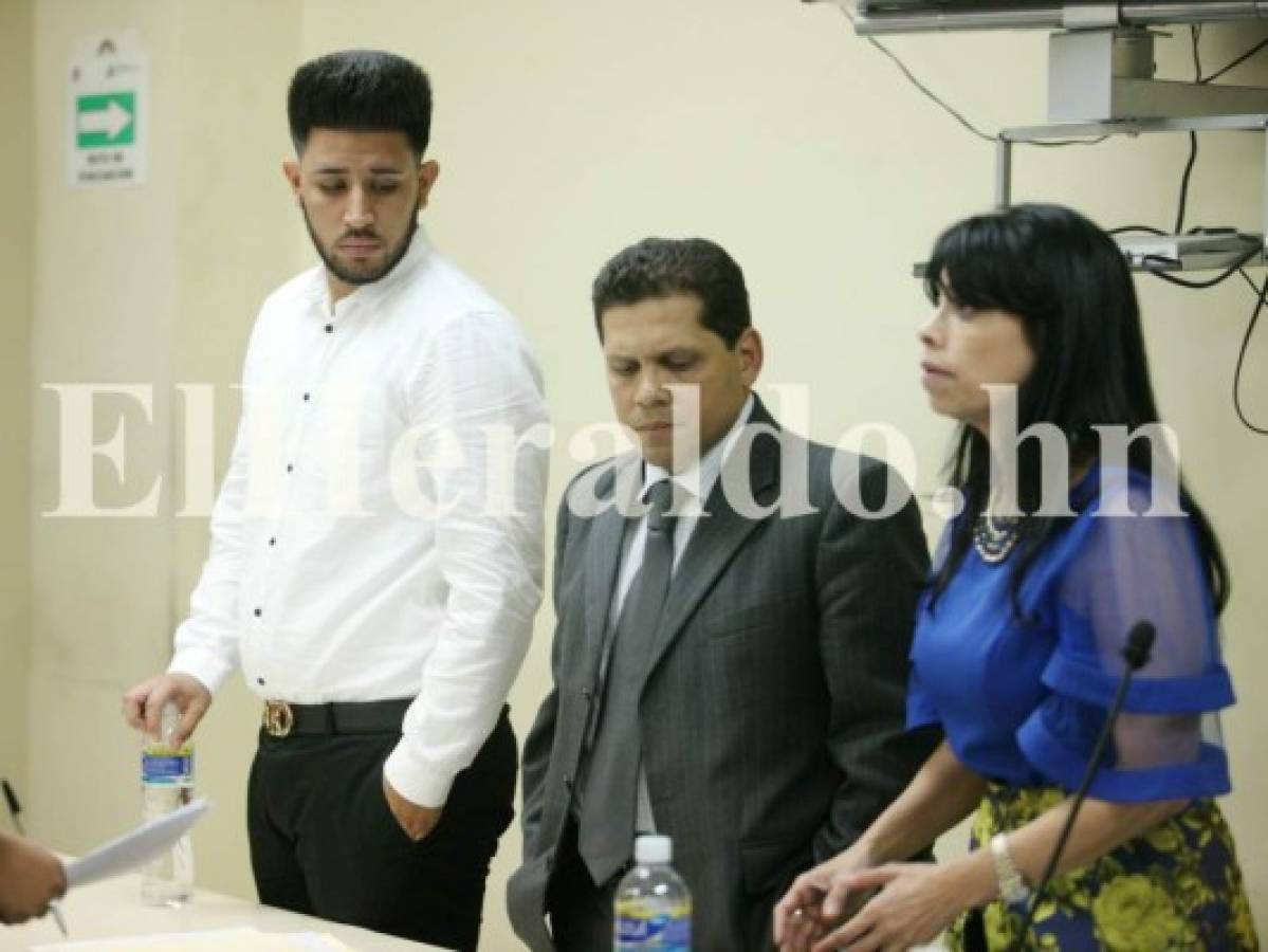 Las camisas blancas de Kevin Solórzano durante el juicio