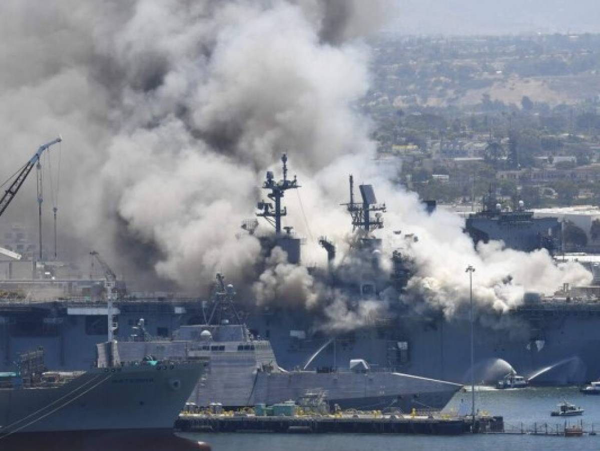 Dieciocho heridos al incendiarse buque militar en San Diego 