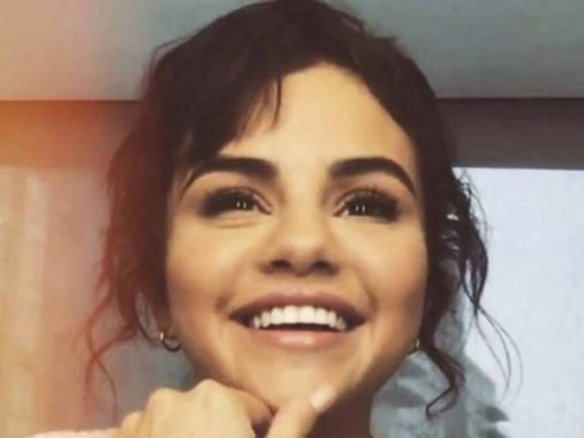 Selena Gómez sale de clínica psiquiátrica tras crisis emocional