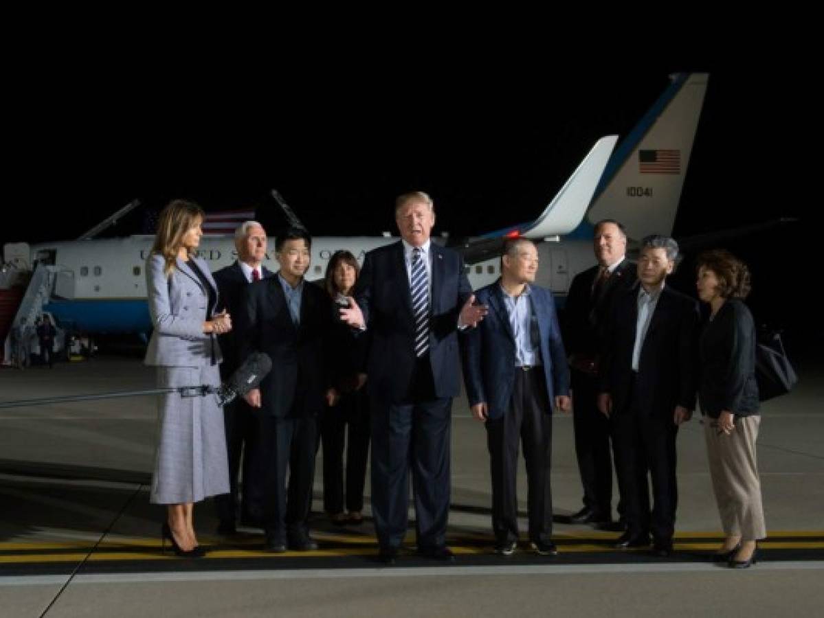 Donald Trump recibe a los tres estadounidenses liberados por Corea del Norte