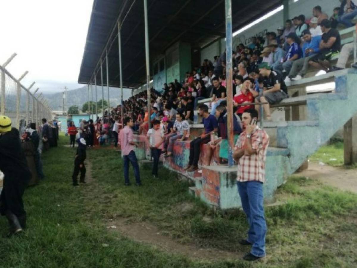 Gordos vs flacos, el peculiar partido que entretiene a los habitantes de El Paraíso en Honduras