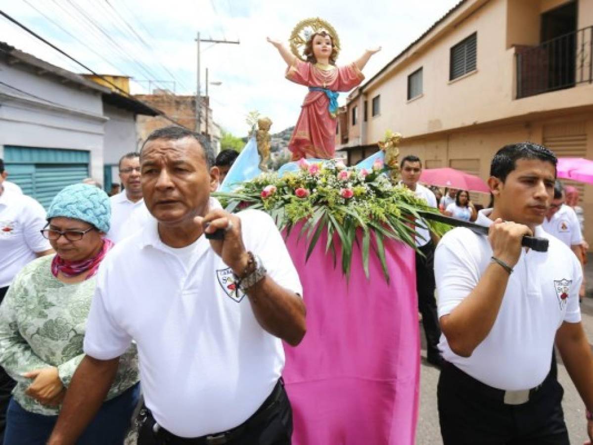 Promueven la paz y el amor en la procesión del Divino Niño