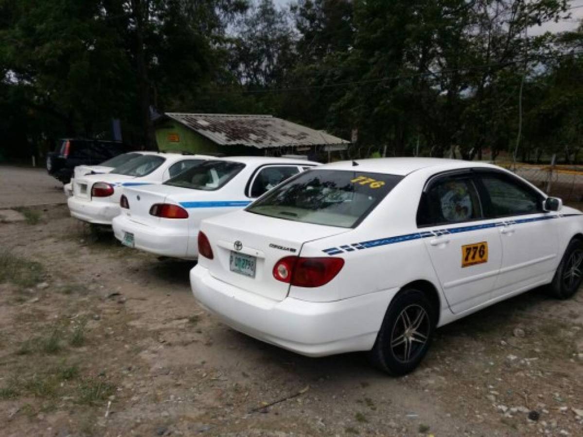Hasta con número cuadruplicado operan taxis brujos en Honduras