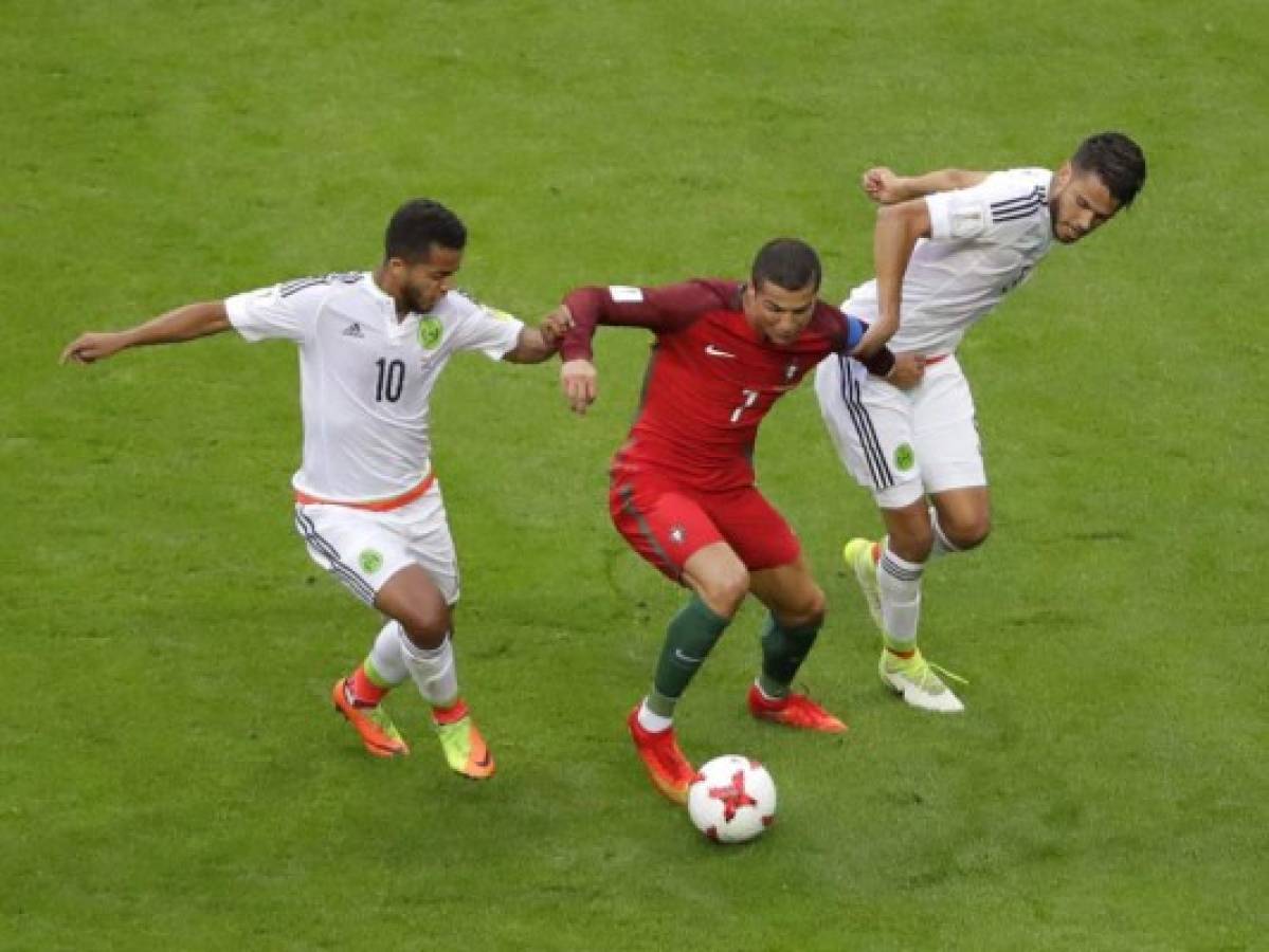 México rescató un punto al empatar 2-2 ante la poderosa Portugal en el debut de la Copa Confederaciones