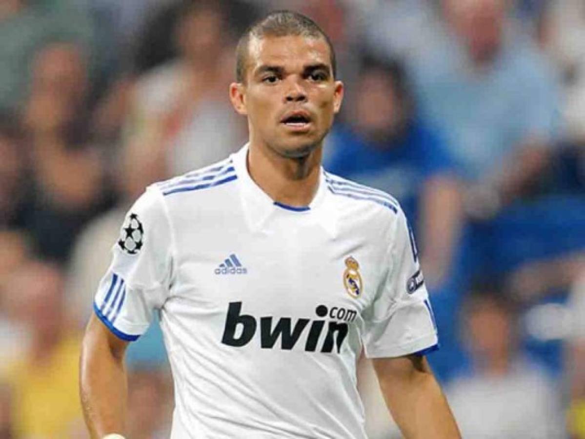Pepe con un pie fuera del Real Madrid