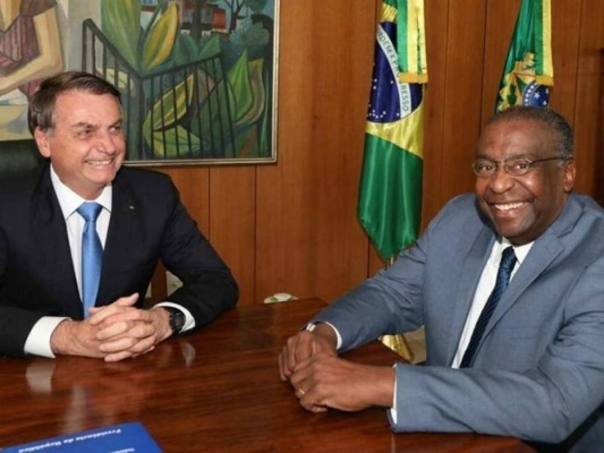 Ministro brasileño acusado de falsear su curriculum