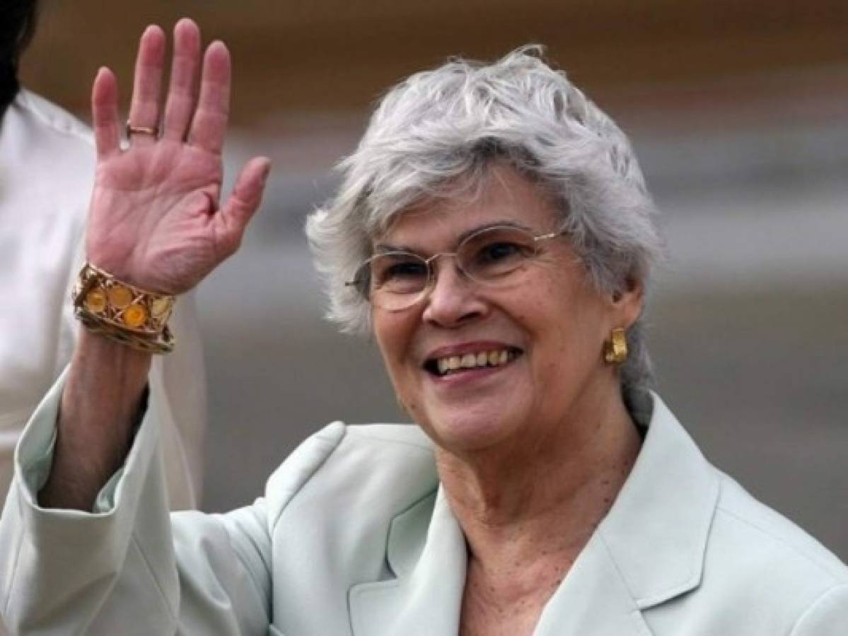 Expresidenta de Nicaragua Violeta Barrios de Chamorro delicada pero estable