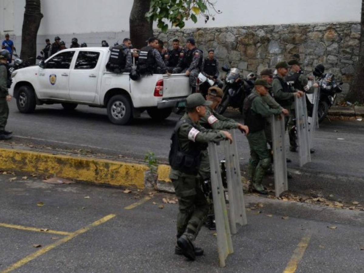 Familiares exigen a Maduro entrega de abatidos en operativo contra piloto