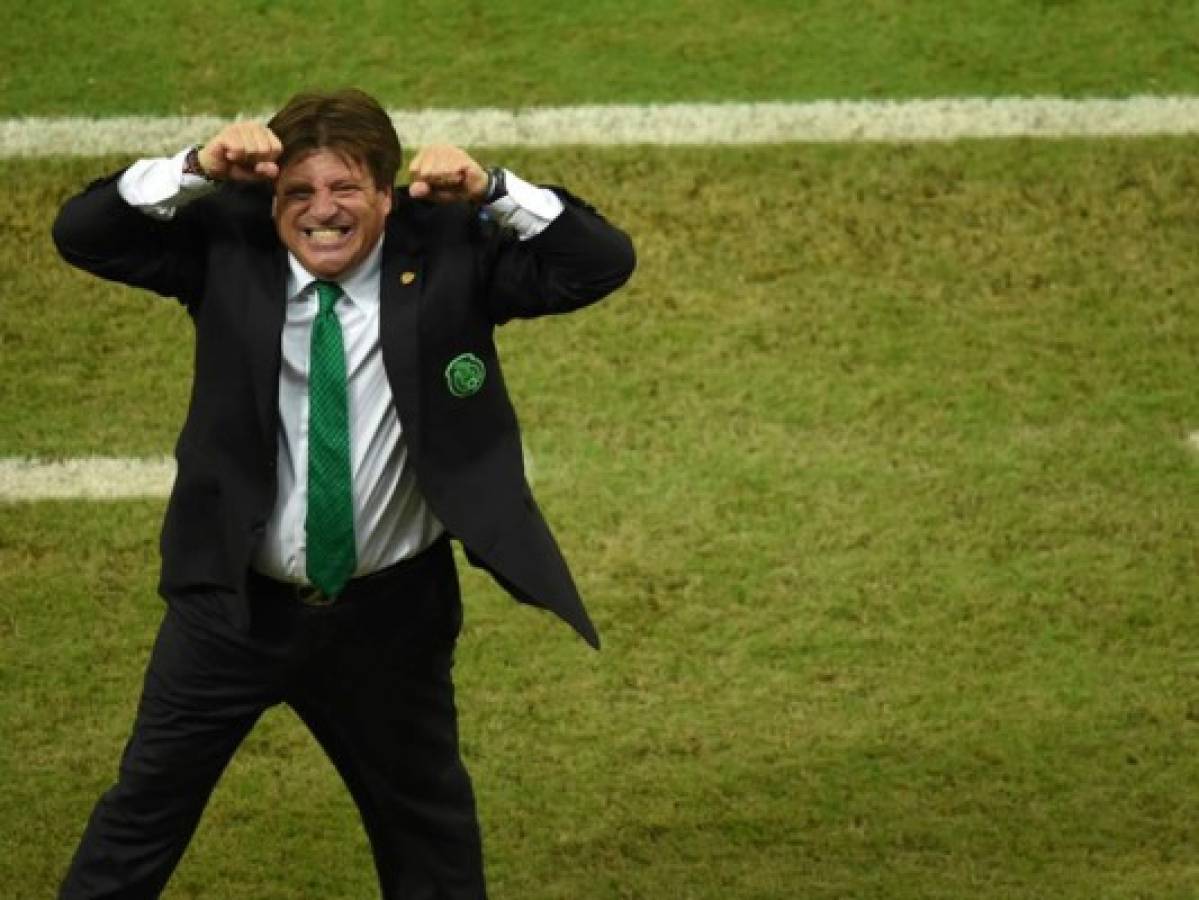 Exseleccionador Miguel Herrera regresa como DT de América  