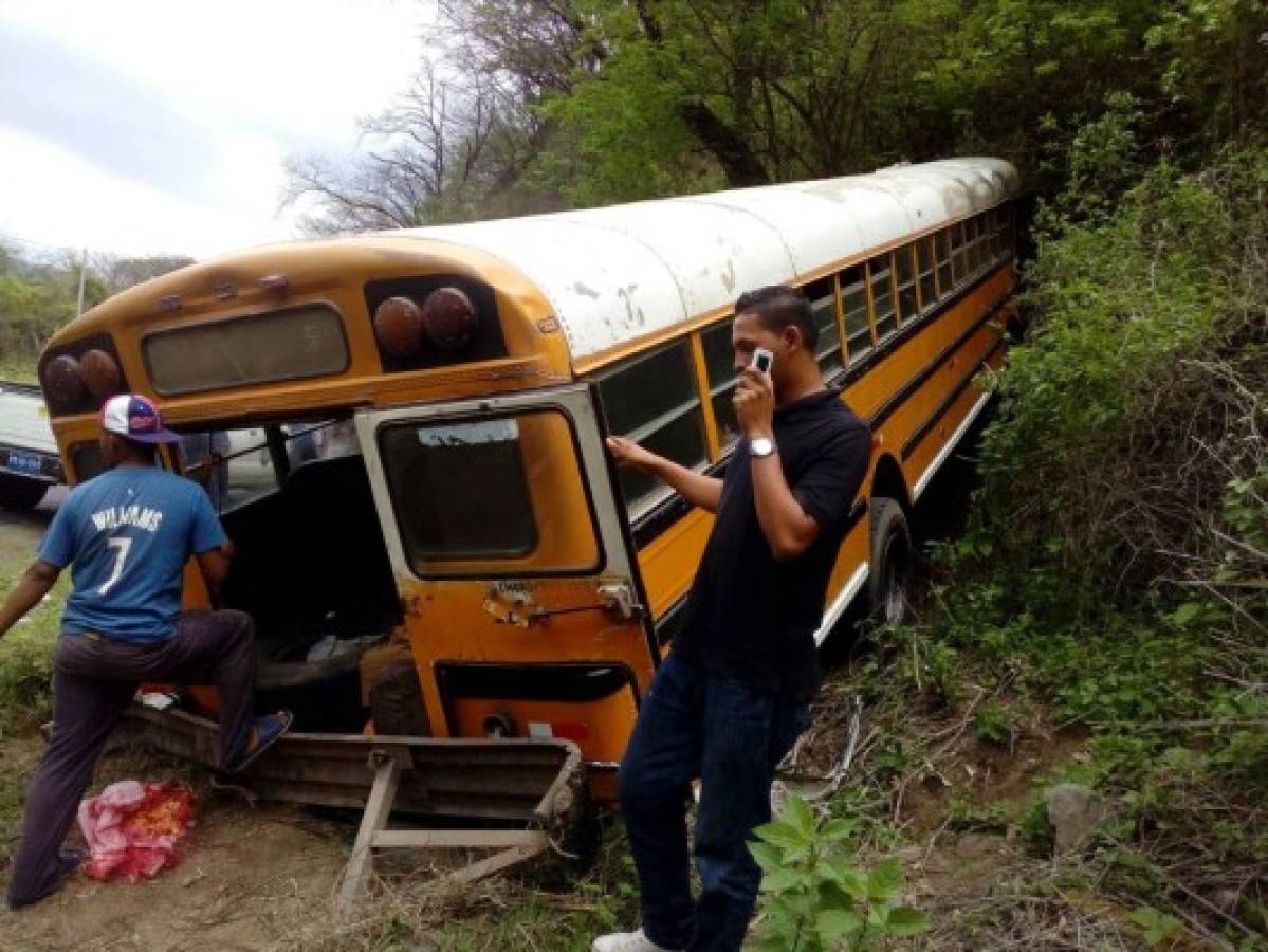 Una mujer muerta y varios heridos dejó choque de autobús en la carretera del sur de Honduras