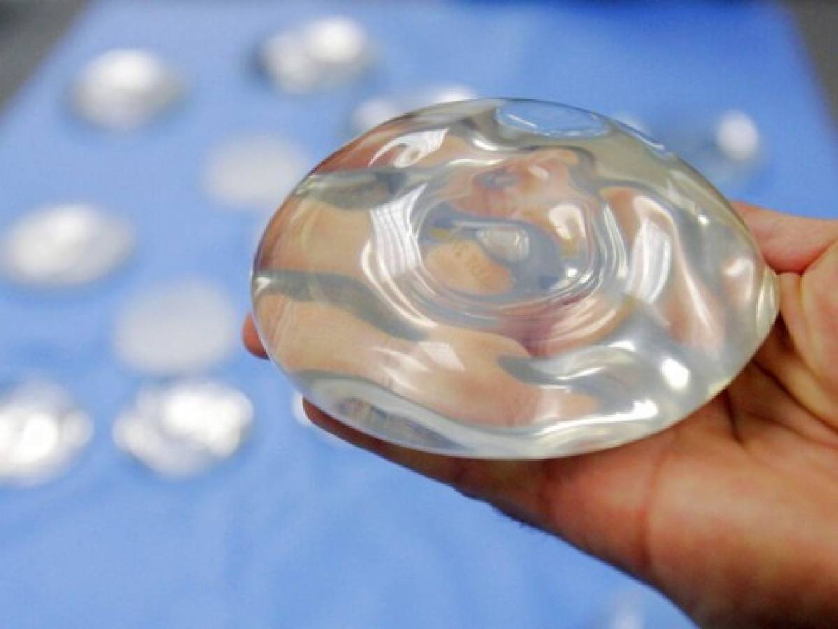 EEUU: Expertos recomiendan no prohibir implantes mamarios 