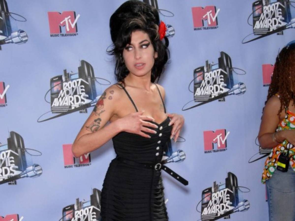 Publican canción inédita de la fallecida cantante Amy Winehouse