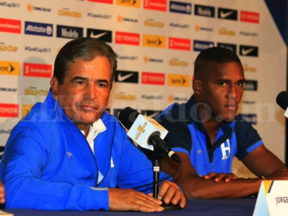 Jorge Luis Pinto y Brayan Beckeles durante la conferencia de prensa. (Fotos: Ronal Aceituno / Grupo Opsa)